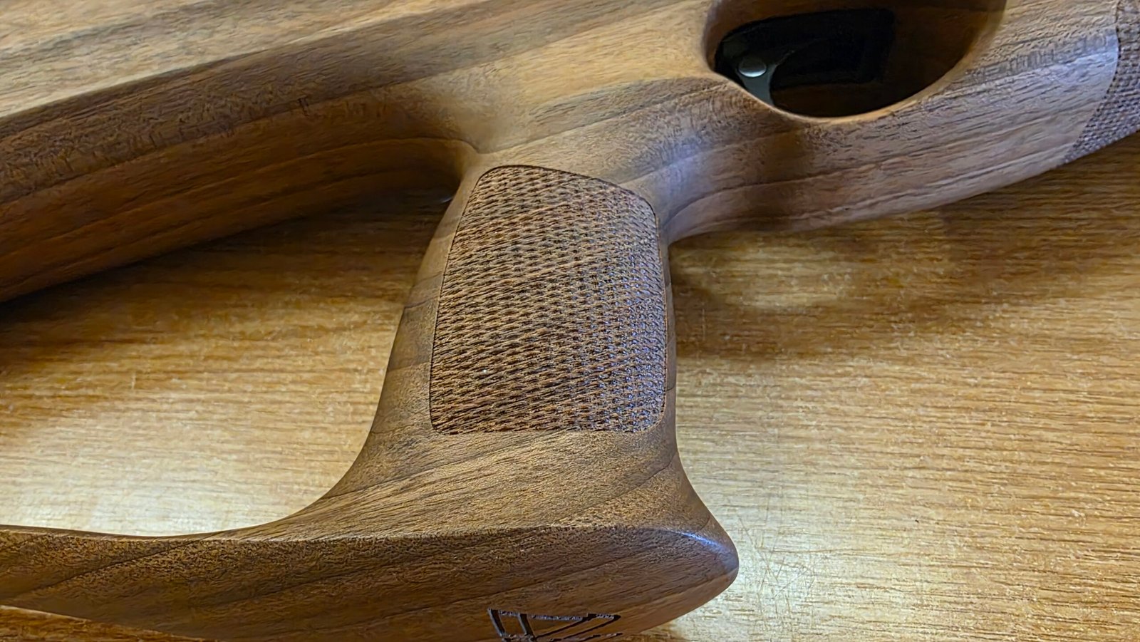 Senapan Air Arms .22 Galahad Walnut (1)