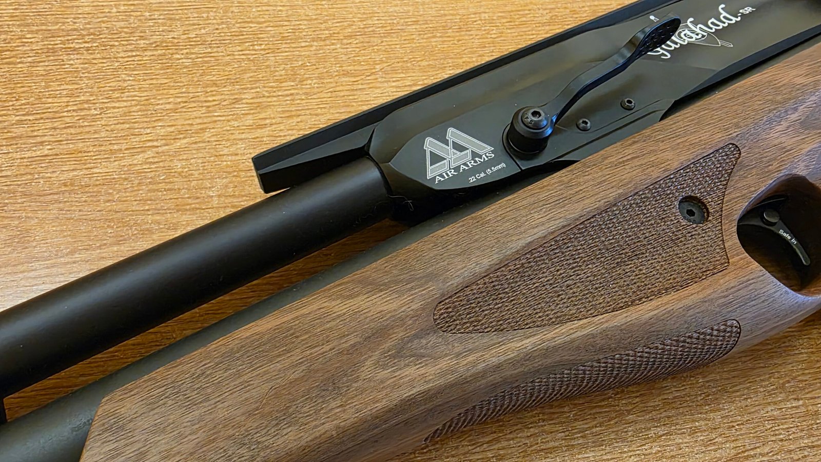 Senapan Air Arms .22 Galahad Walnut (13)